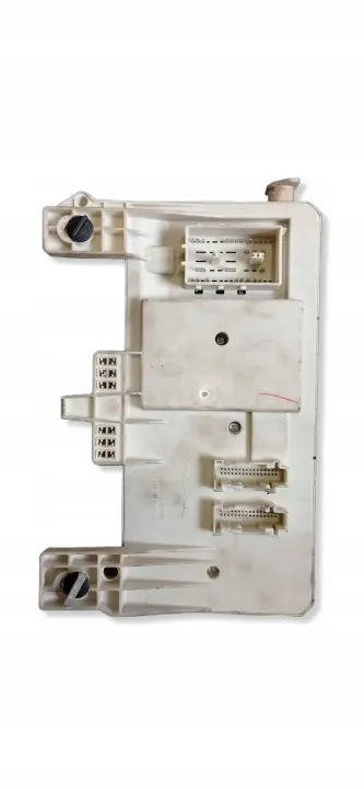 Módulo de fusibles Mazda 3 OEM 5190500C3 - Usado image 3
