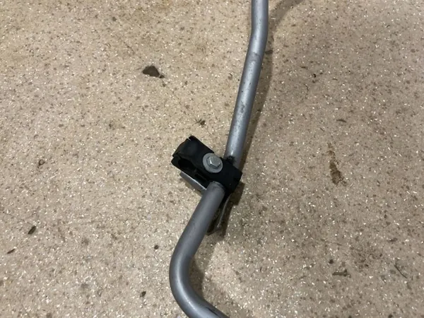 Conducto de refrigerador de aceite BMW OEM 7639644 - Usado image 8