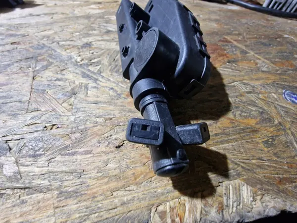 Volvo Koplampveger 31301043 image 4