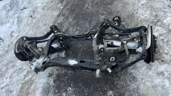 Audi A5 F5 5-Ovinen Quattro Taka-Ajolauta OEM 8W0505235AD image 3