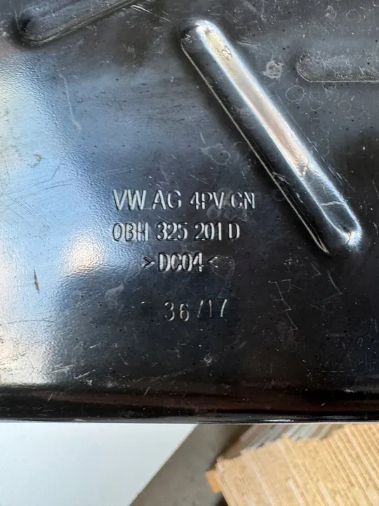 VW SKODA SEAT AUDI Oljepanna 0BH325201 image 4