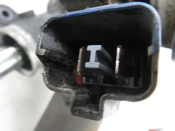 Bomba de direção assistida OEM 73K8 - Usada Showa image 4