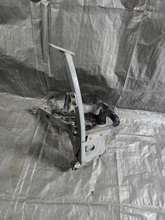 Support d'aile droit OEM 4E0821138F pour Audi A8 image 2