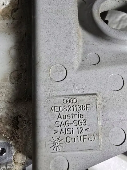 Support d'aile droit OEM 4E0821138F pour Audi A8 image 4