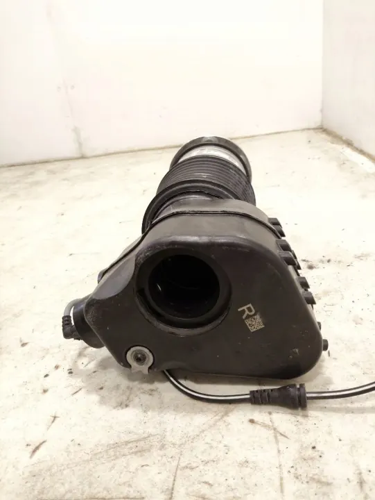 Porsche Taycan 4S 2022 etu oikea ilmaisäle OEM 9J161603 image 5