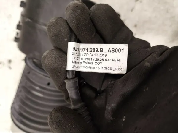 Porsche Taycan 4S 2022 etu oikea ilmaisäle OEM 9J161603 image 8