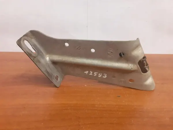 Etumainen oikea lokasuojakiinnike OEM 777722 BMW X5 E70 image 2