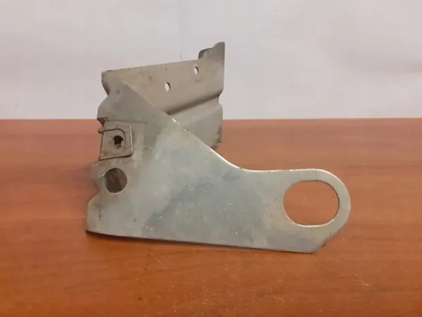 Etumainen oikea lokasuojakiinnike OEM 777722 BMW X5 E70 image 3