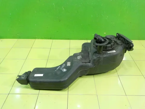 Réservoir AdBlue VW OEM 7N0131877G - État Utilisé image 2