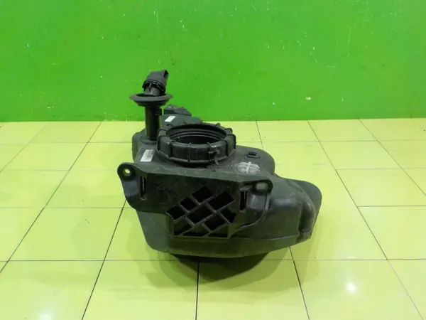 Réservoir AdBlue VW OEM 7N0131877G - État Utilisé image 3