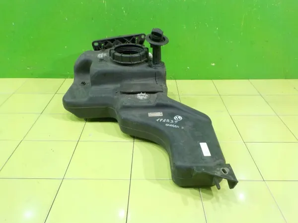 Réservoir AdBlue VW OEM 7N0131877G - État Utilisé image 4