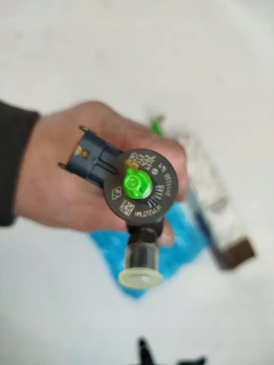 Inyector 6000616680 Opel Renault Bosch image 10