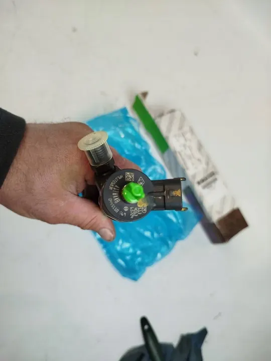 Inyector 6000616680 Opel Renault Bosch image 9