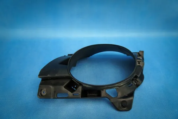 Audi RS7 Vasen pakopään kiinnike OEM 4G8807319A image 2