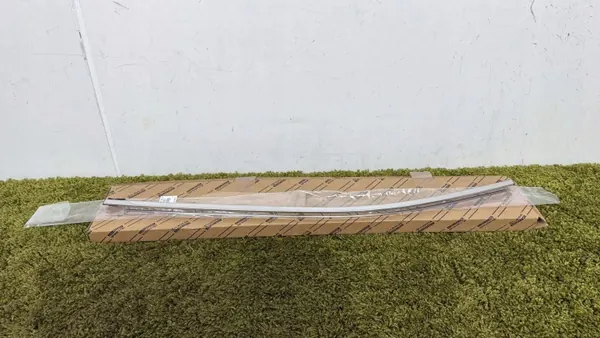 OEM 75763-02060 Oikea Etuikkunan Lista image 2