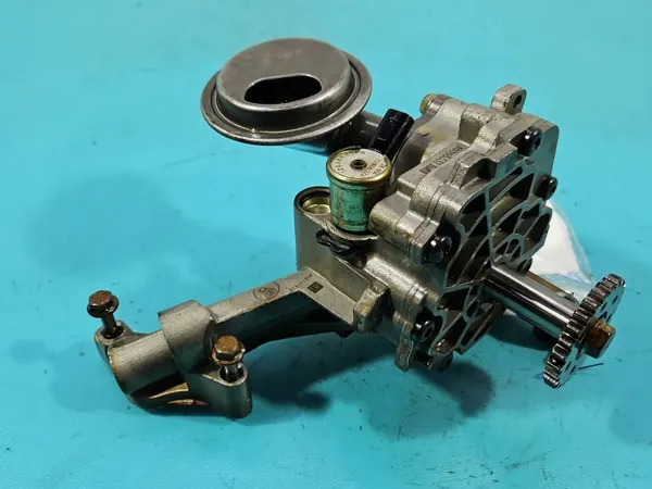 Pompe à huile d'occasion OEM 10356331 pour Opel Astra V 1.4T image 2