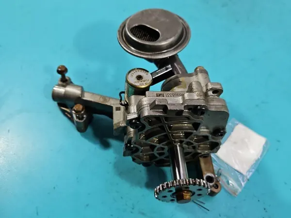 Pompe à huile d'occasion OEM 10356331 pour Opel Astra V 1.4T image 3