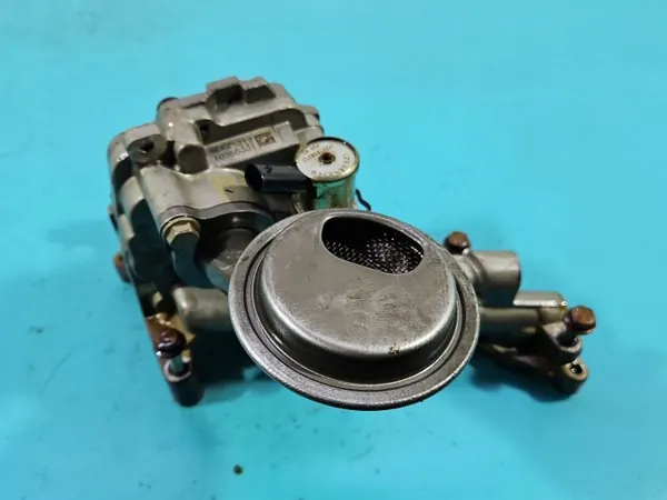 Pompe à huile d'occasion OEM 10356331 pour Opel Astra V 1.4T image 8