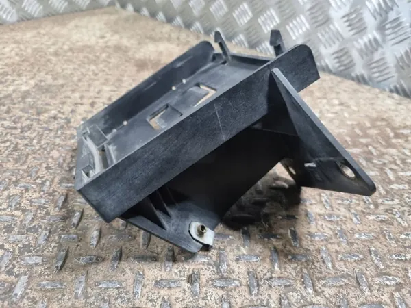 Moottoritietokoneen kiinnike OEM 15850348 Cadillac image 4
