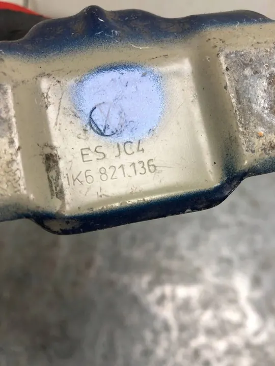 Oikea lokasuoja-tuki VW Golf V HB 1K6821136 image 3