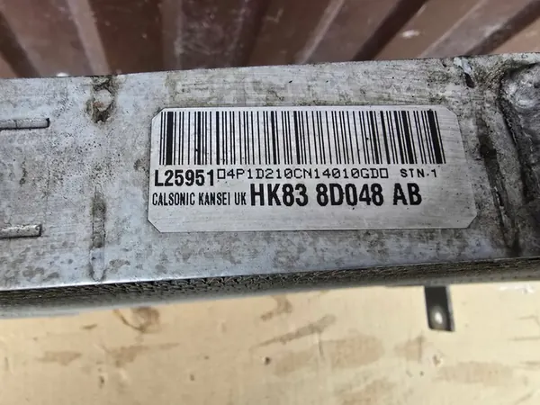 Jaguar OE HK83-8D048-AB Enfriador de aire image 3