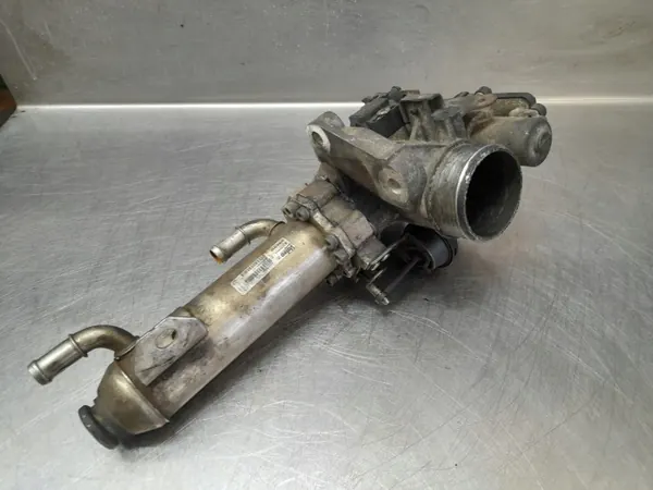 Volvo 2.4 D5 EGR-venttiilijäähdytin OEM 30774813 image 3