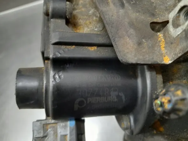 Volvo 2.4 D5 EGR-venttiilijäähdytin OEM 30774813 image 4