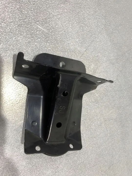 Subaru Forester radiator ondersteuning OEM FBZ18370 image 3