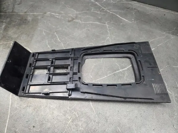 OEM 1236830122 Domkraftsskydd Mercedes W123 C123 S123 image 8