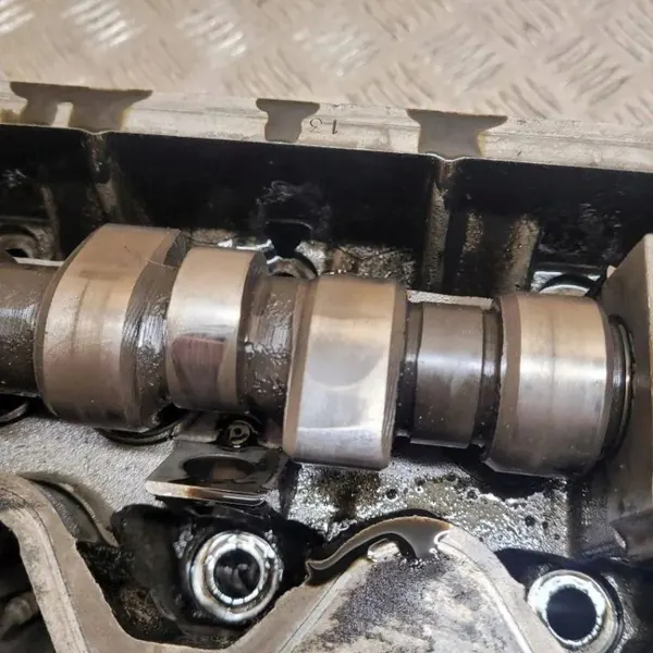 Cabeça de cilindro VW 2.5 TDI usada OEM 074103373G image 7