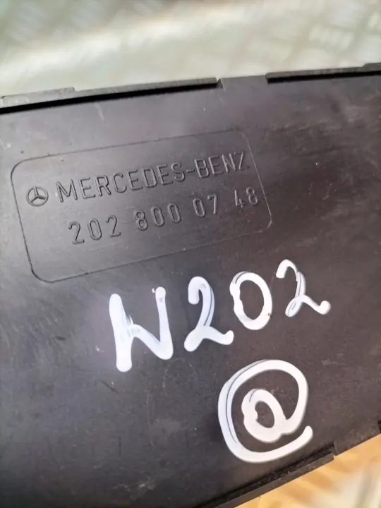 Pompe de verrouillage central OEM 2028000748 Mercedes W202 image 6