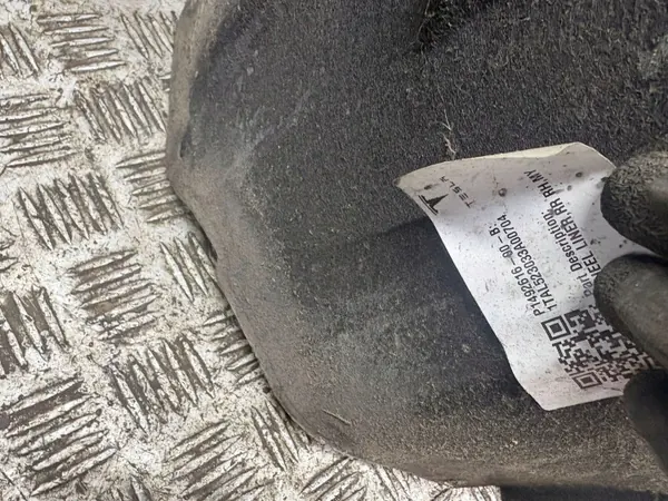 Tesla Model Y 2023 Aile Arrière OEM AMD228813 image 7