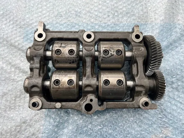 Pompe à huile Renault OEM 8200113723A pour 2.2 dCi image 4
