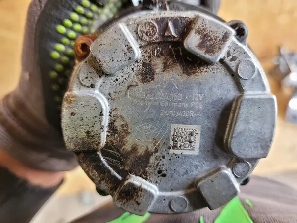 Vattenpump 210105430R Dacia image 5