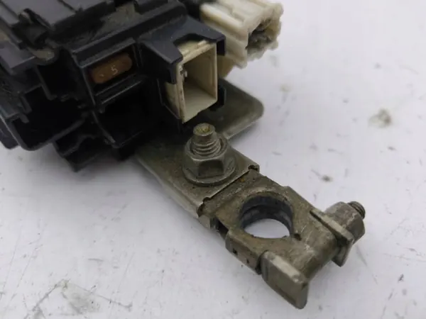 Fusível relé bateria Toyota Prius OEM AMD134733 image 3