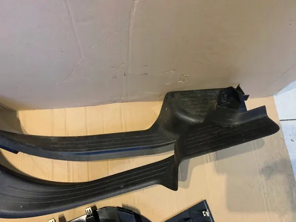 OEM L8B2 LED kynnyssuojat Land Rover Defender image 3