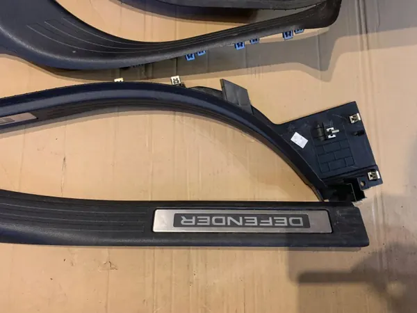 OEM L8B2 LED kynnyssuojat Land Rover Defender image 5