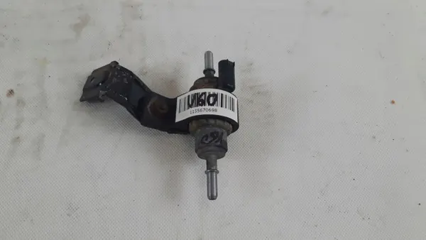 Volvo V60 II 2.0D bränslepump OEM 32130835 image 7