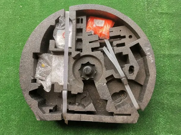 Insert de coffre VW GOLF V 8P0012109 image 1