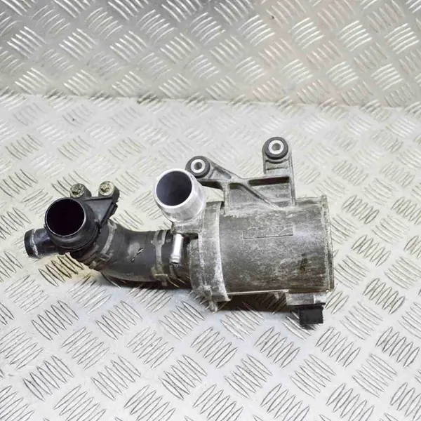 Vattenpump Mercedes-Benz C (W205) 1.6L A2742003482 image 2