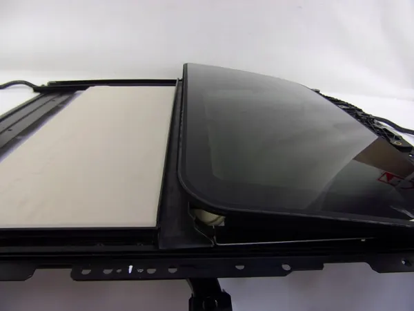Maserati Ghibli Panoramakatto OEM 6700258520 image 2