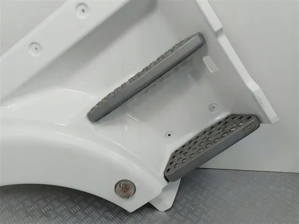 Estribo direito MAN TGX OEM 81615100824 - Usado image 6