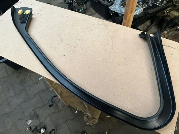 OEM 156108477 Etu oikea tuulilasinlista Alfa Giulia image 3