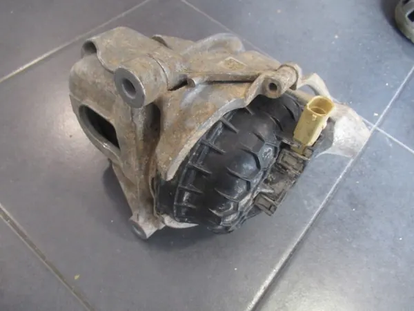 Audi OE Moottorin kiinnike 4M0199372J image 2