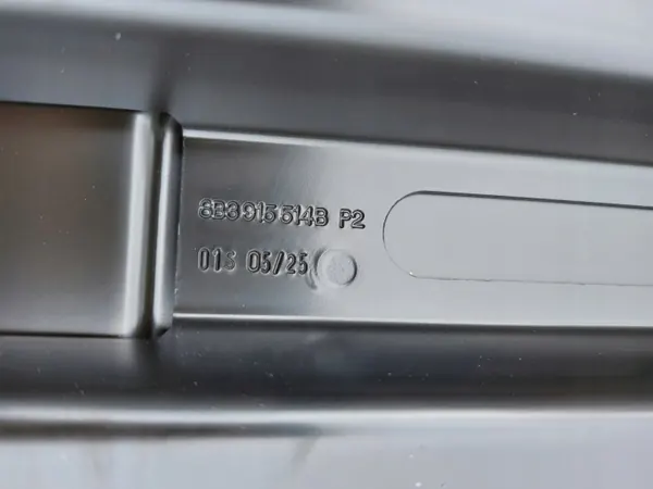 Audi A5 B10 Metallbasis OEM 8B3915514B - Gebraucht image 4