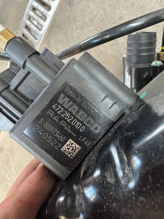 Compressor suspensão BMW 5 G60 G61 OEM 6894904 image 4