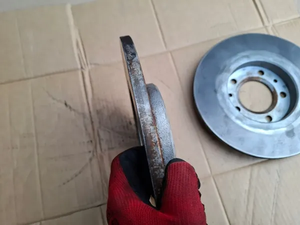 Peugeot OEM 9675276180 jarrupalat takana 266mm image 5
