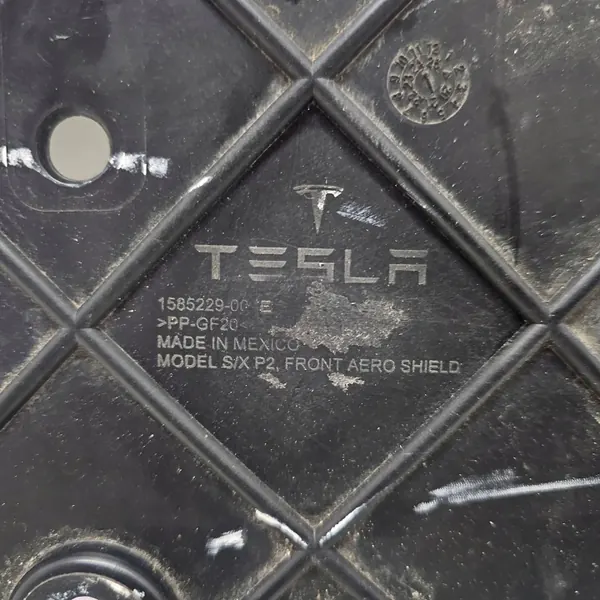 Escudo frontal inferior Tesla OEM 1585229-00-E - Usado image 10