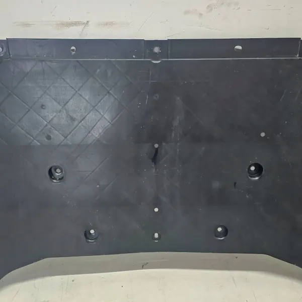 Escudo frontal inferior Tesla OEM 1585229-00-E - Usado image 3