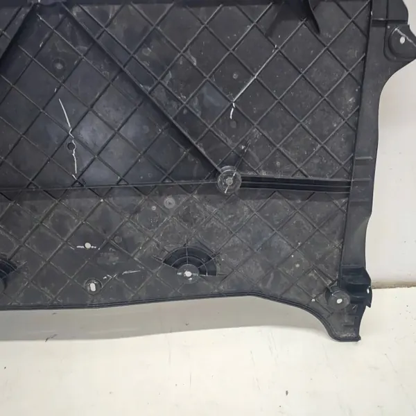 Escudo frontal inferior Tesla OEM 1585229-00-E - Usado image 9